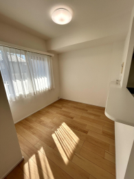 ���r���O -