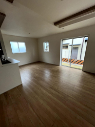 ���r���O -