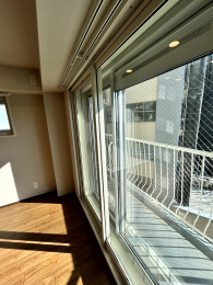 ���r���O -