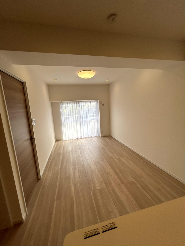 ���r���O -