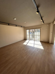 ���r���O -