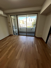 ���r���O -