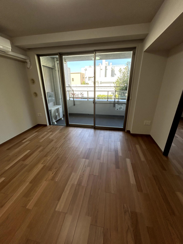 ���r���O -