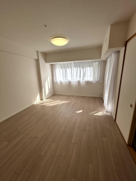 ���r���O -