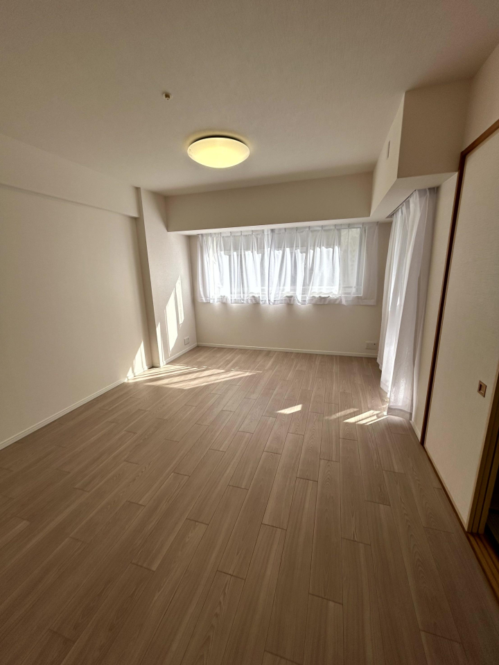 ���r���O -